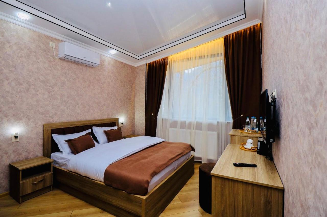 Hotel Evergreen 博尔若米 外观 照片